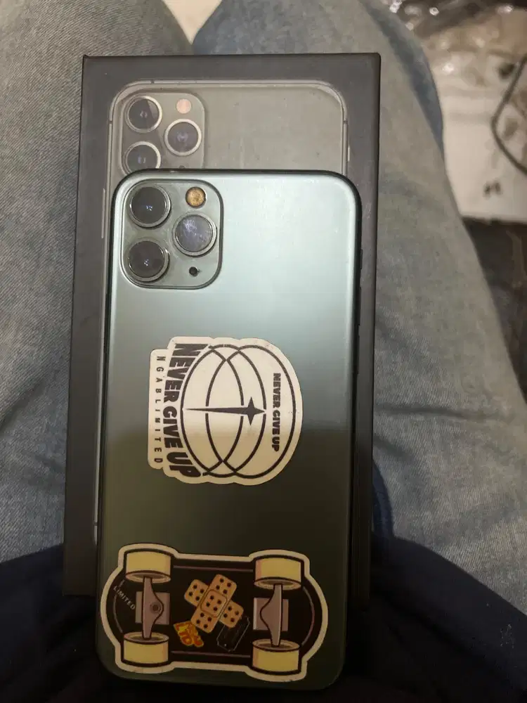 Di jual iphon 11 pro grey 256 GB mulus