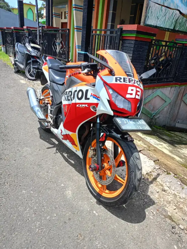 Honda CBR 150R Repsol 2014