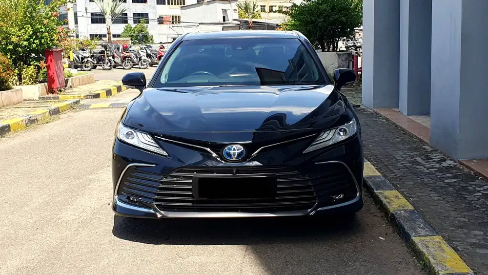Toyota Camry 2.5 Hybrid TSS Sunroof JBL AT Hitam 2023 Like New Low KM
