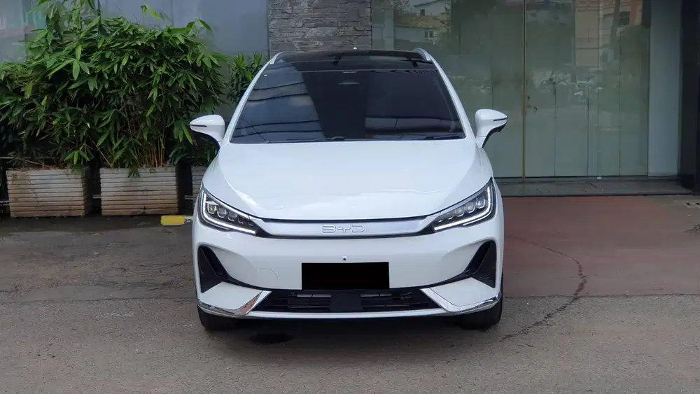 BYD M6 M 6 Superior Captain 6 Seater EV AT Crystal Whit 2025 Brand New