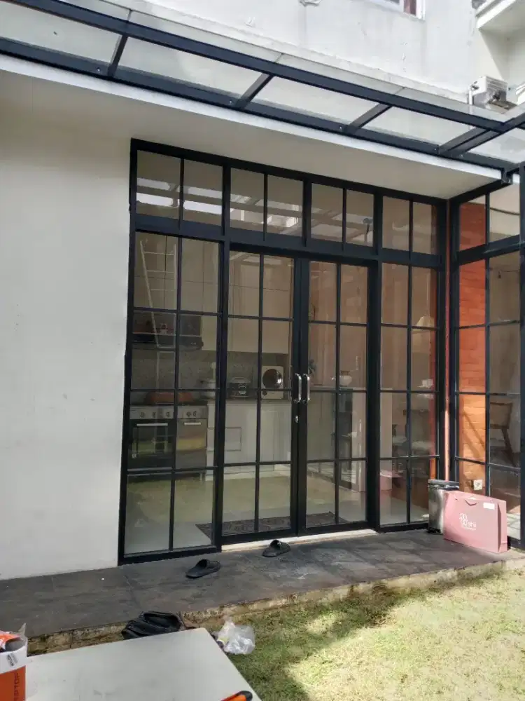 Tukang aluminiun dan kaca