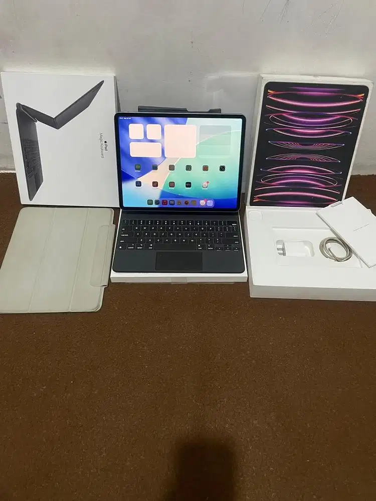 Magic keyboard iPad pro 12.9inch (m2/iPad air m3 13inch) mulus lengkap