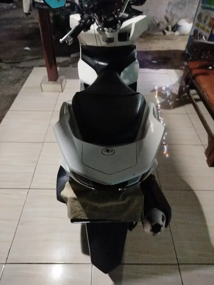 Honda PCX 160 CBS Putih