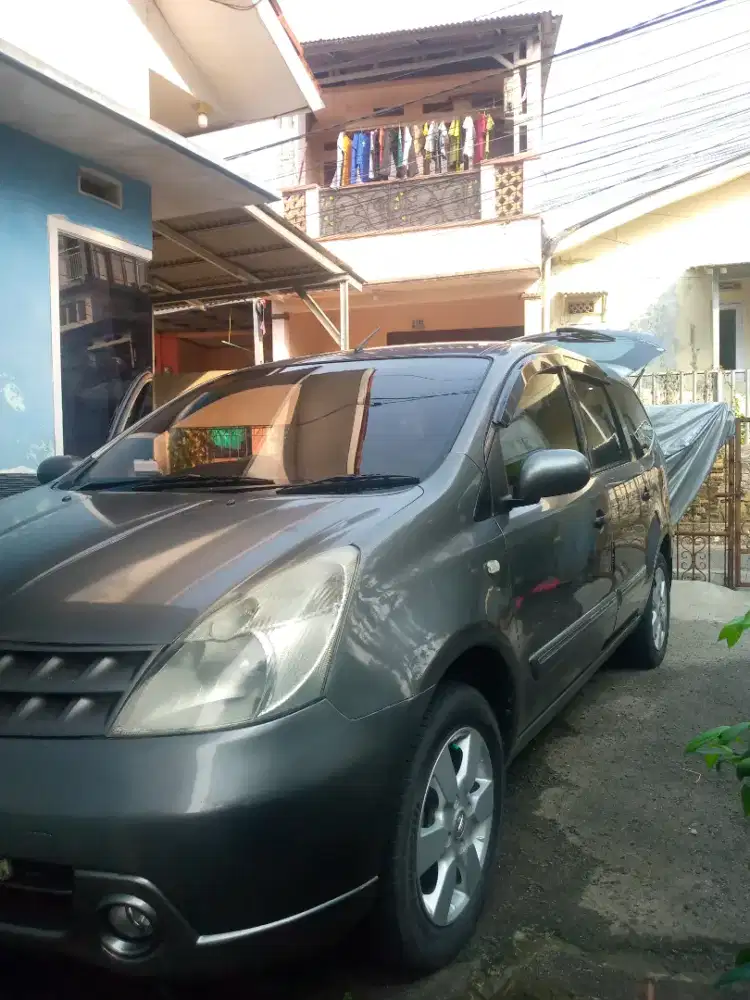 Nissan Livina 2010 Bensin