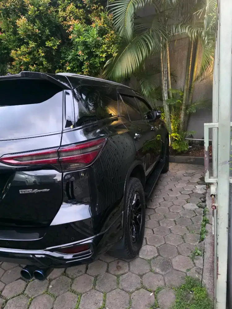 Dijual fortuner th 2021 warna hitam