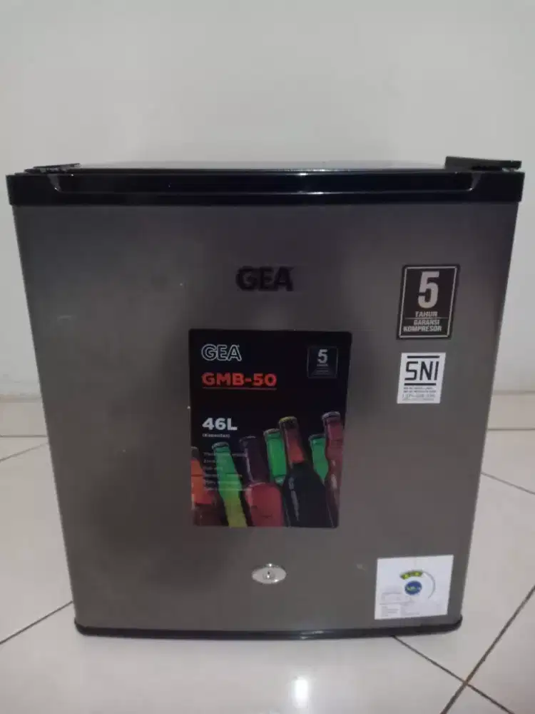 Kulkas Mini Bar merk GEA