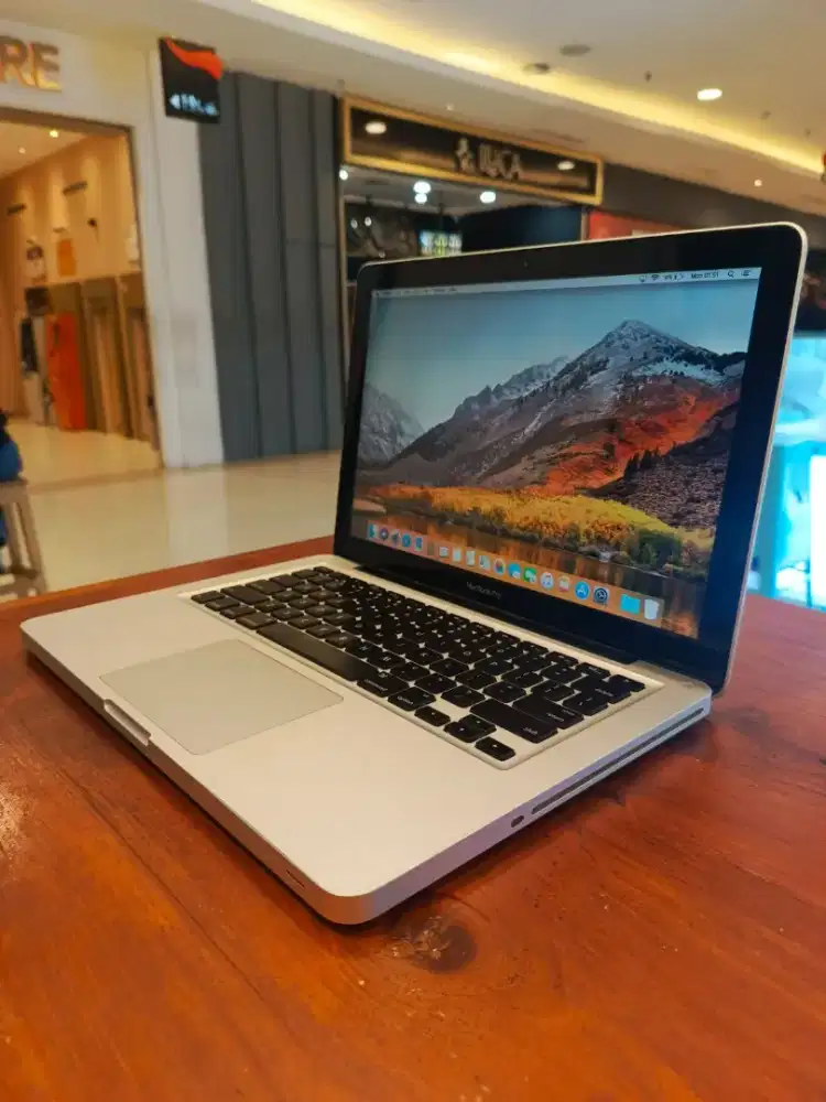 Macbook Pro 13 inch , early 2011