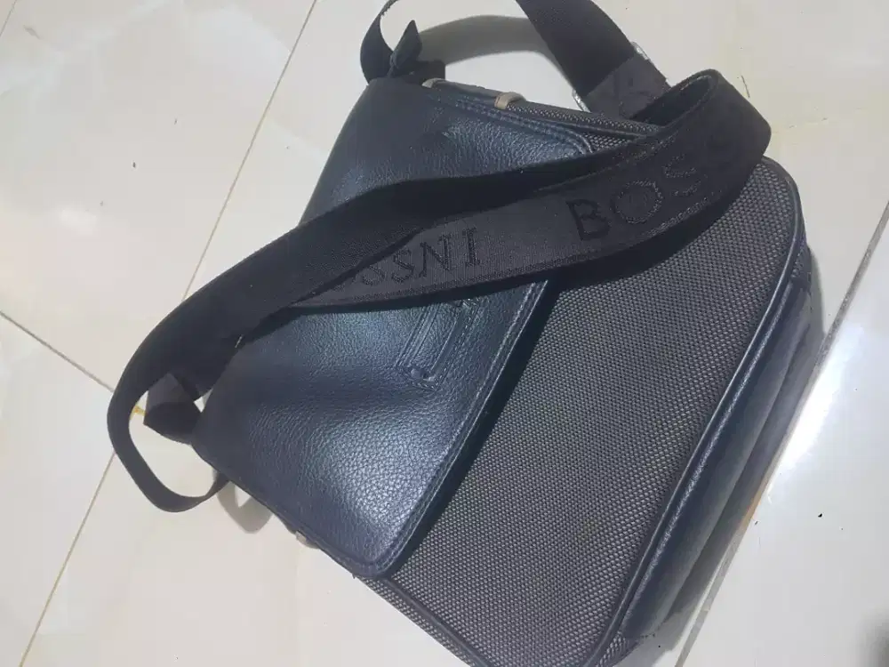 tas slempang  bossini