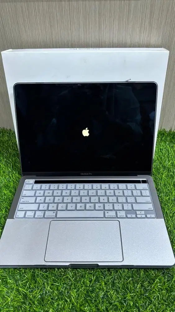 Macbook Pro 2020 16 GB 1 TB i5