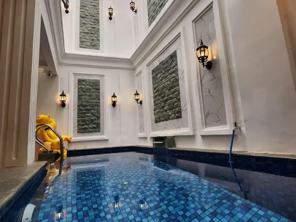 Dijual Rumah 3 Lantai ada kolam renang di Antapani Bandung american clasic