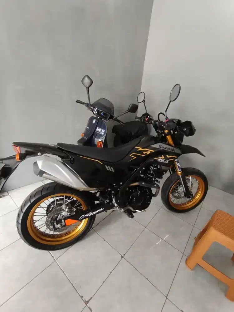 Kawasaki klx 230SM SE tahun 2022 jual cepat BU