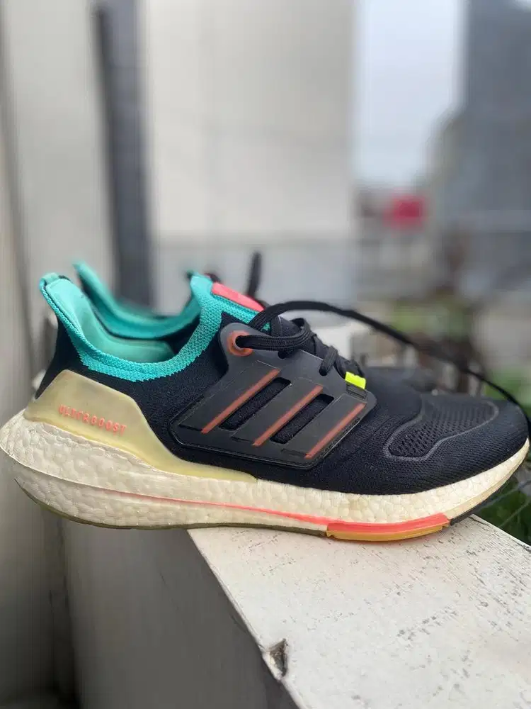 Di jual sepatu adidas