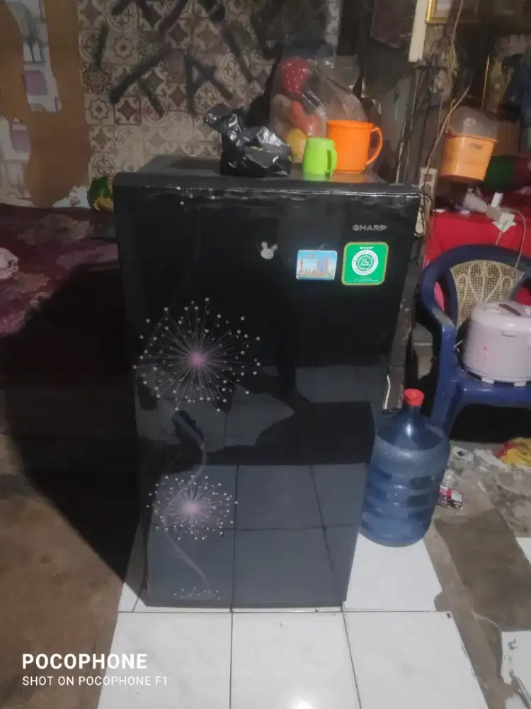 Kulkas merek Sharp