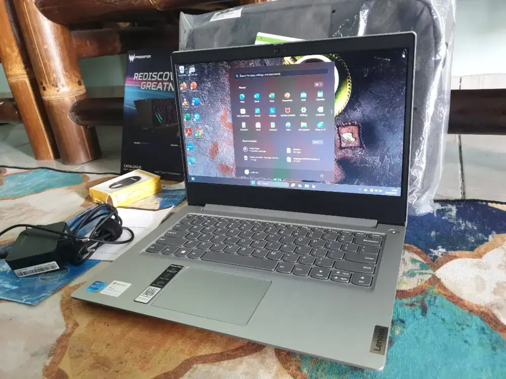 Laptop lenovo slim 3 mewah like new