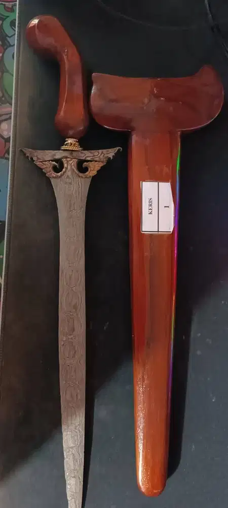 Keris No 1 Lingkar unik dan bilah lurus