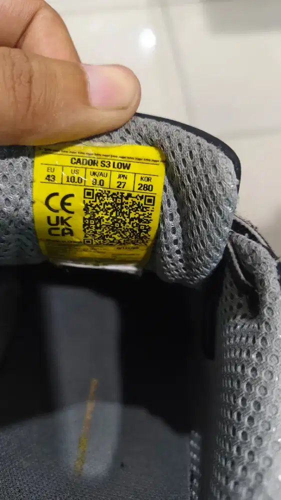 Sepatu safety jogger