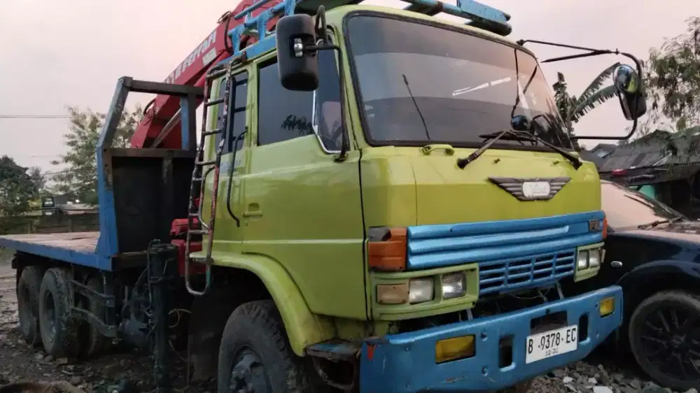 Crane 5 ton Hino ranger 97 bagus siap kerja keluar kota