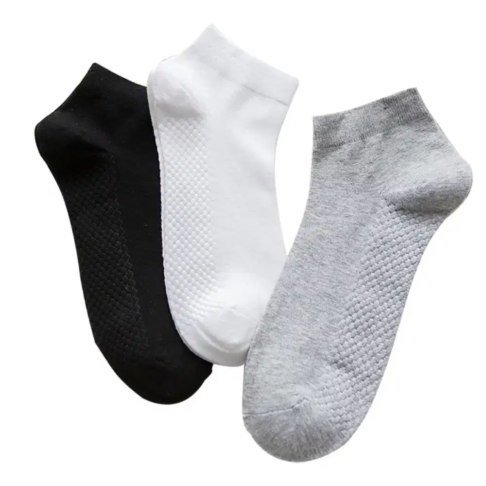 Kaos kaki dengan design anti slip