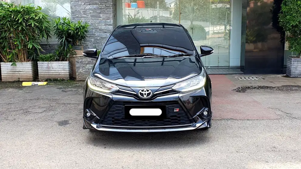 Km30rb toyota yaris s cvt gr sport 2022 pakai 2023 hitam