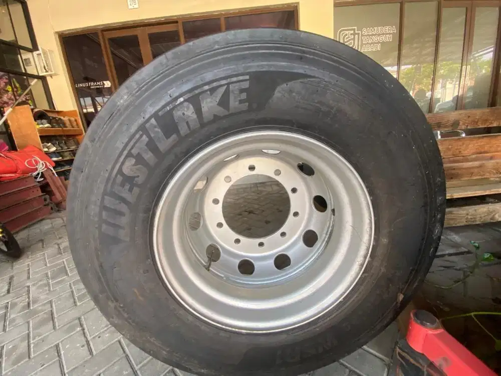 Ban dan Velg bus satu set 290 /80 R22.5