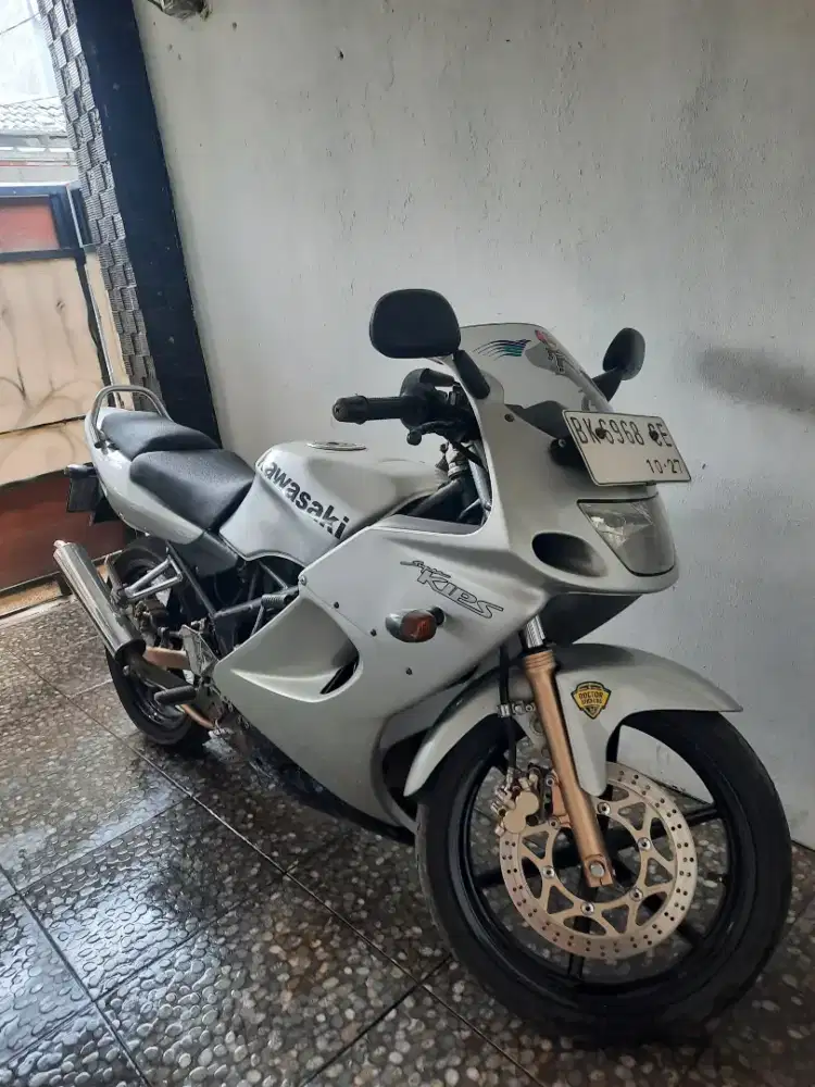 Bismillah dijual ninja KR150 2007 silver asli, ori dan masih std