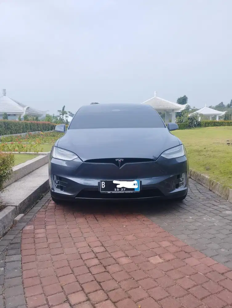Tesla Model X 2000 Listrik