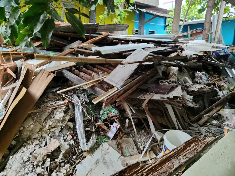 Puing Kayu Bekas Bongkaran Rumah