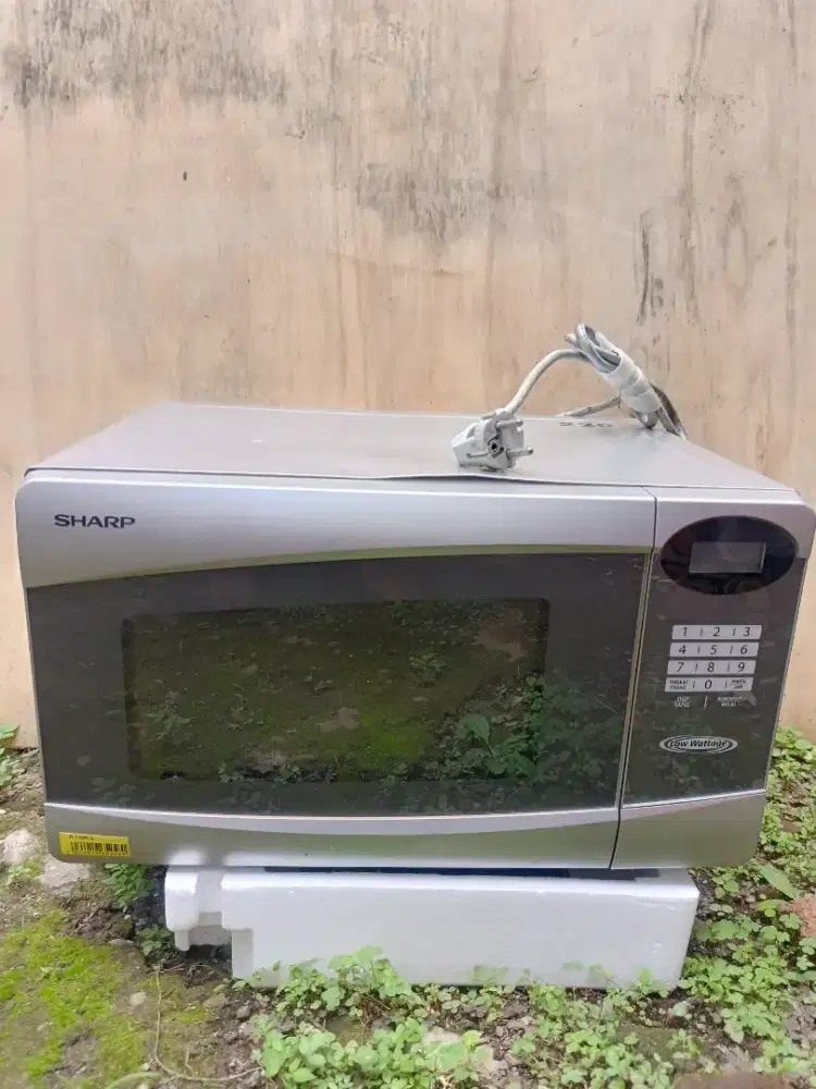 Microwave oven.