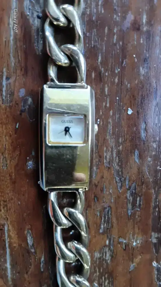 Jam tangan Guess