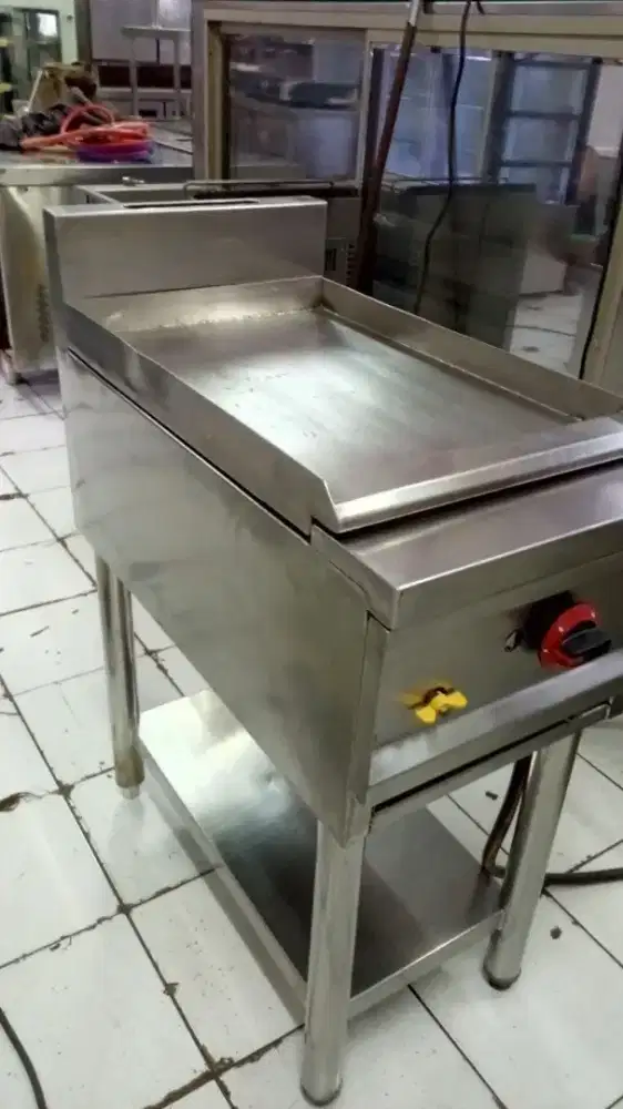 Kompor teppanyaki UK 40×75×85

Harga : 3 jt