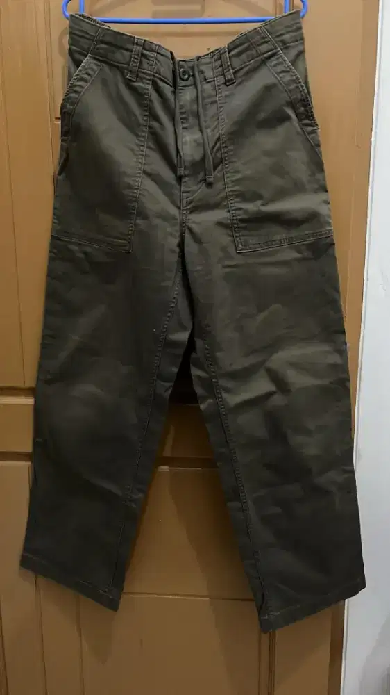 Fatigue Pants Uniqlo GU Hijau Army Size L 32-34 Not Jeans Chino