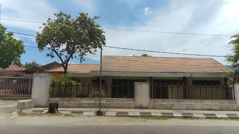 Jual Rumah Lokasi Sangat Strategis