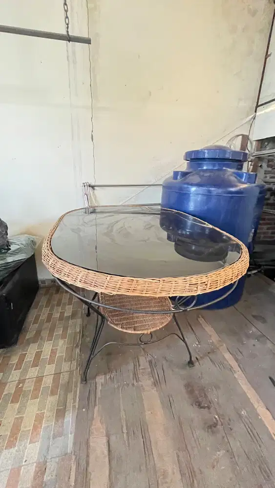 Meja makan Oval (Besi)