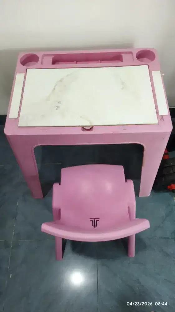 Preloved Meja belajar anak olymplast 1 set