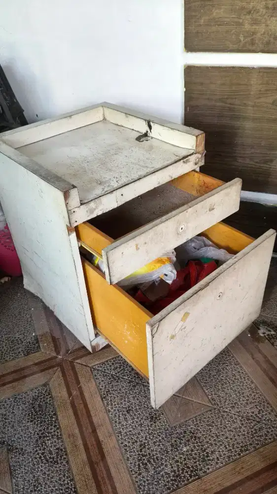 Rak meja  laci brangkas dokumen