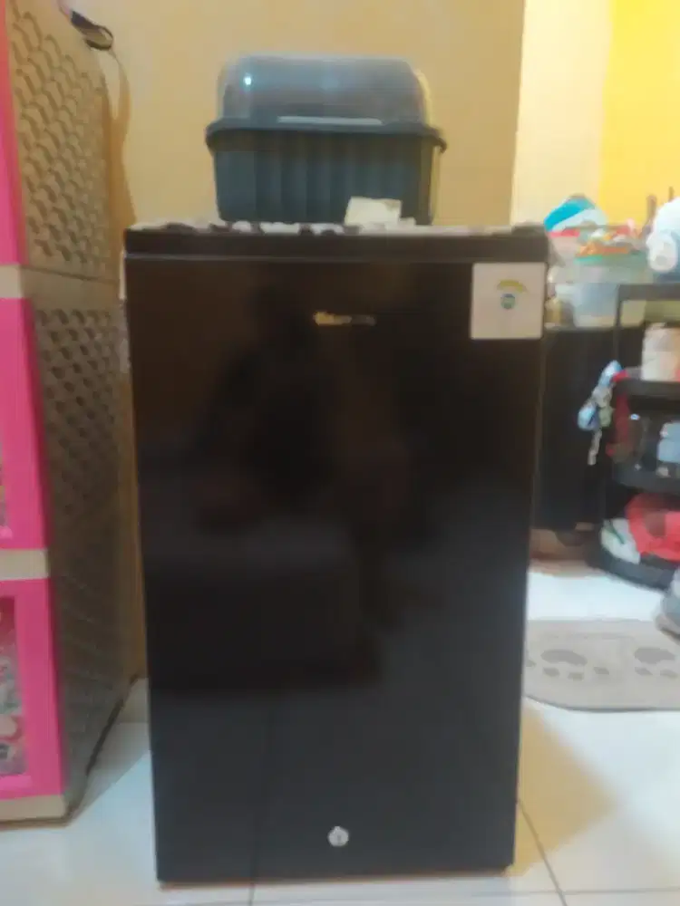 Dijual kulkas 1 pintu Hisense ukuran 91L