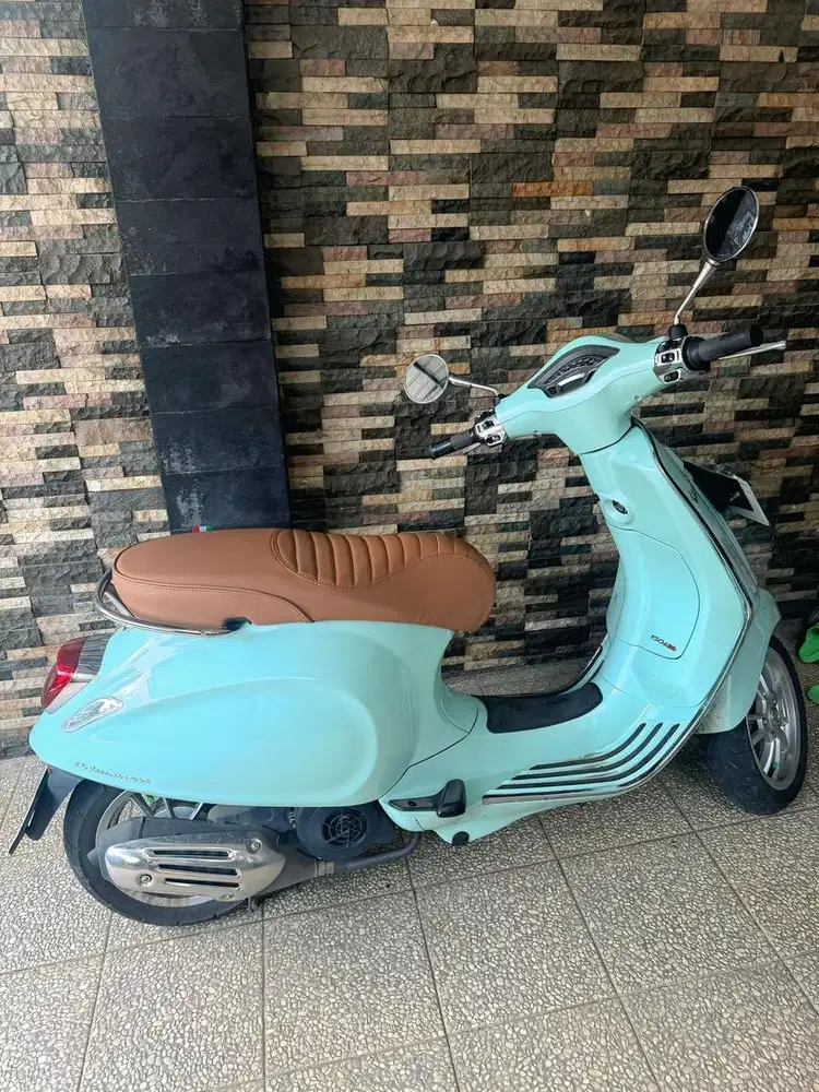 FOR SALE VESPA PRIMAVERA LIKE NEW