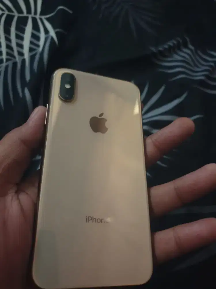 Iphone xs 64gb lengkap aman atau tt androix