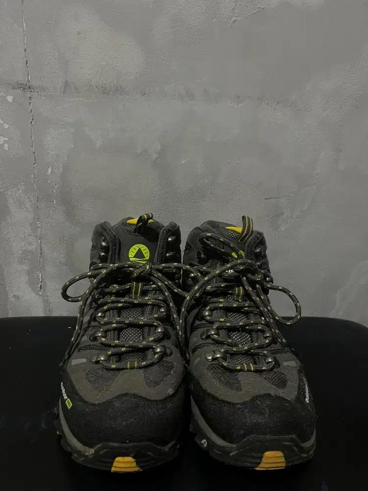 Sepatu outdoor pro LYNK