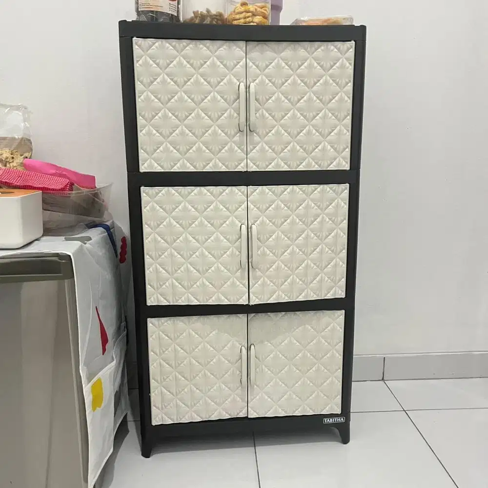Lemari Plastik Seperti Baru