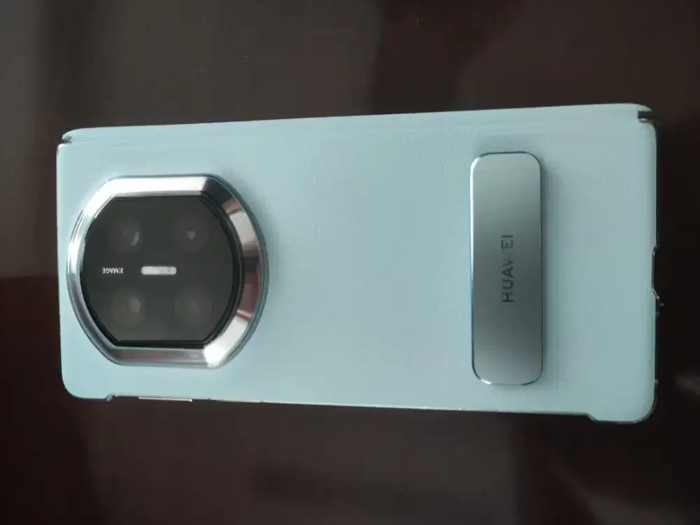 Huawei Mate X7 Collector's Edition.