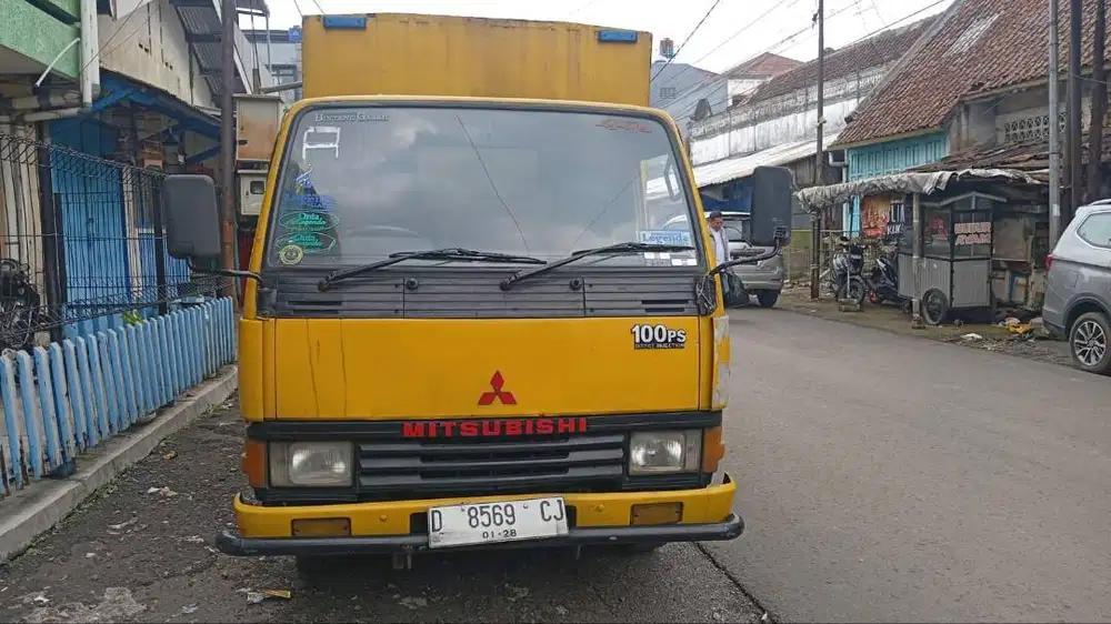 Truk Mitsubishi FE 304 (engkel)