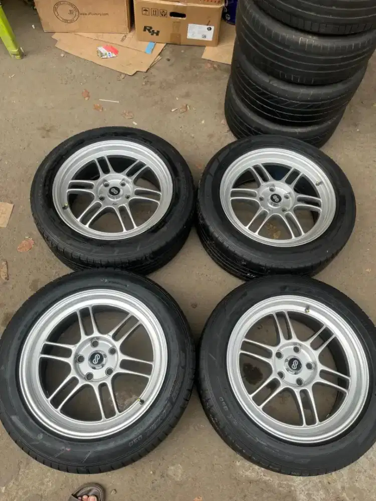 Enkei rpf1 ring 17x8 pcd 5x114,3 ET 40 ban 215/55 R17 innova