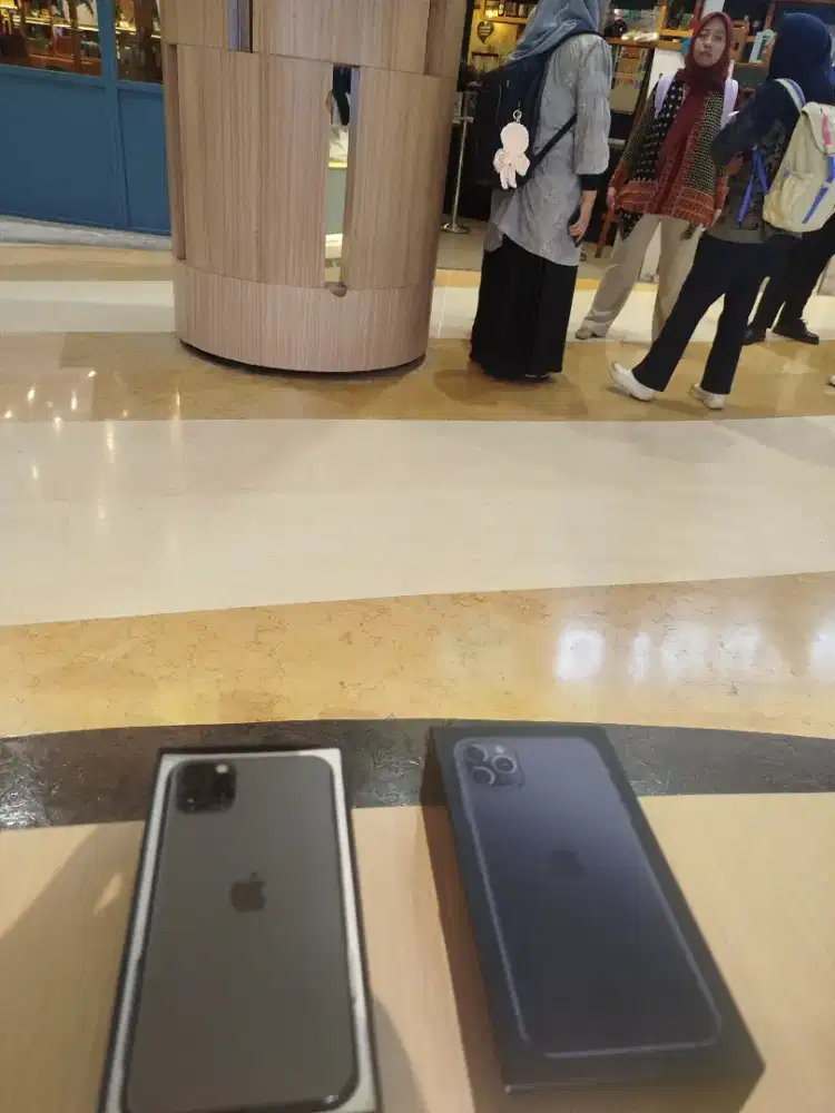 iPhone 11 pro max 512gb maunya baru