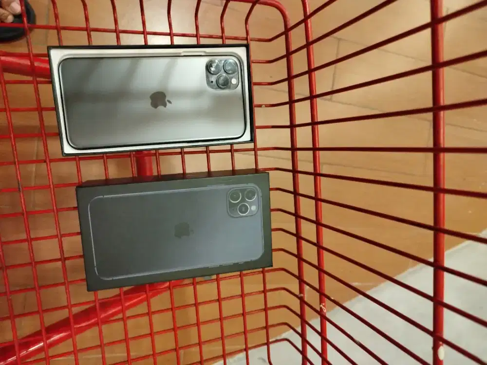 iPhone 11 pro max 512gb masih ready