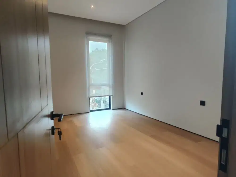 Disewakan rumah hoek modern minimalis di Kelapa Gading - Jakarta Utara