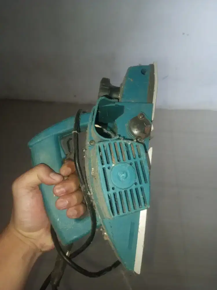 Makita N1900B mesin serut