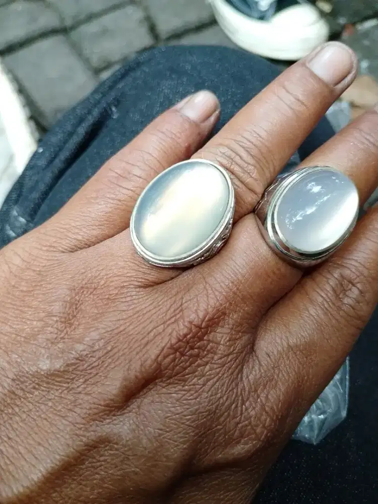 Batu Bacan obi dan anggur giwang