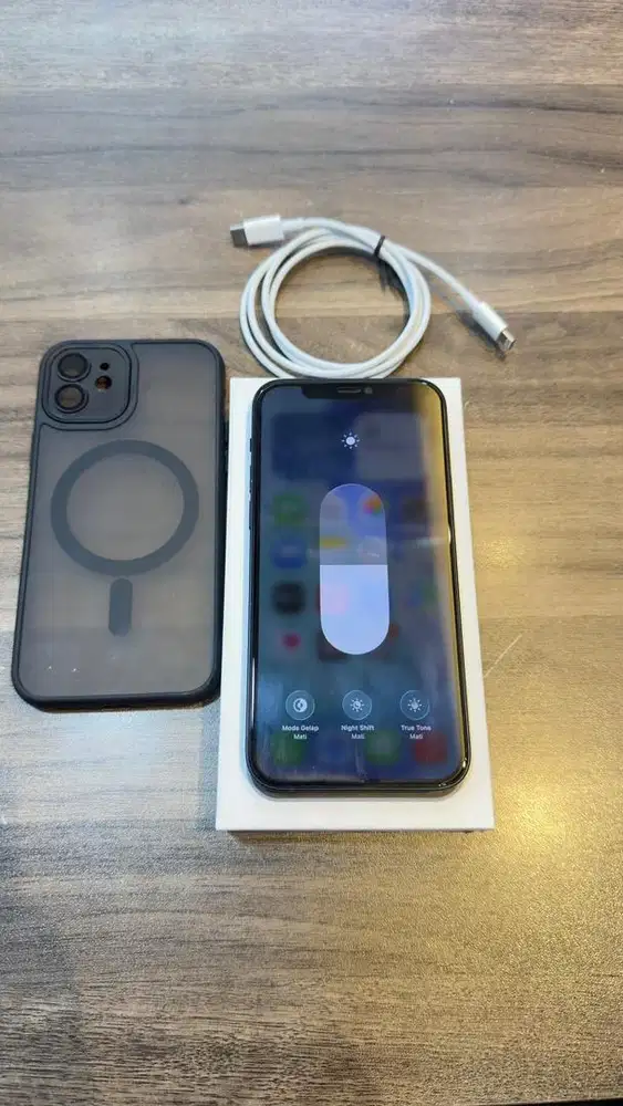 Iphone 12 Black 64GB Mulus Lengkap Terdaftar