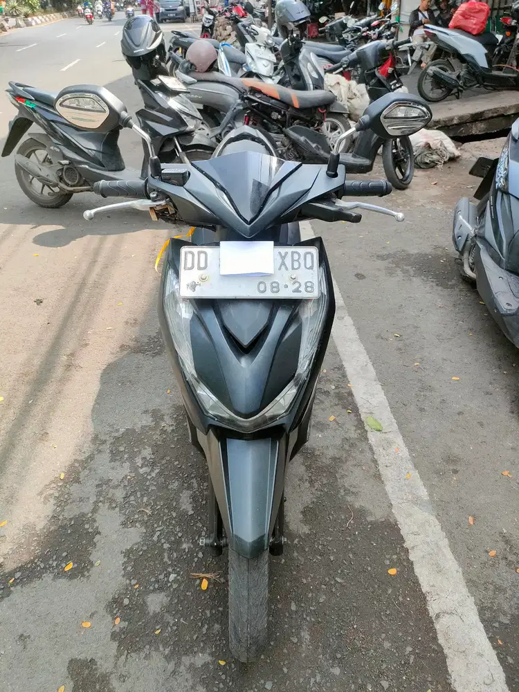 Honda Beat Deluxe 2023 hitam